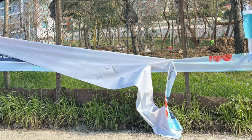 Gökhan Yüksel’in pankartlarına çirkin saldırı