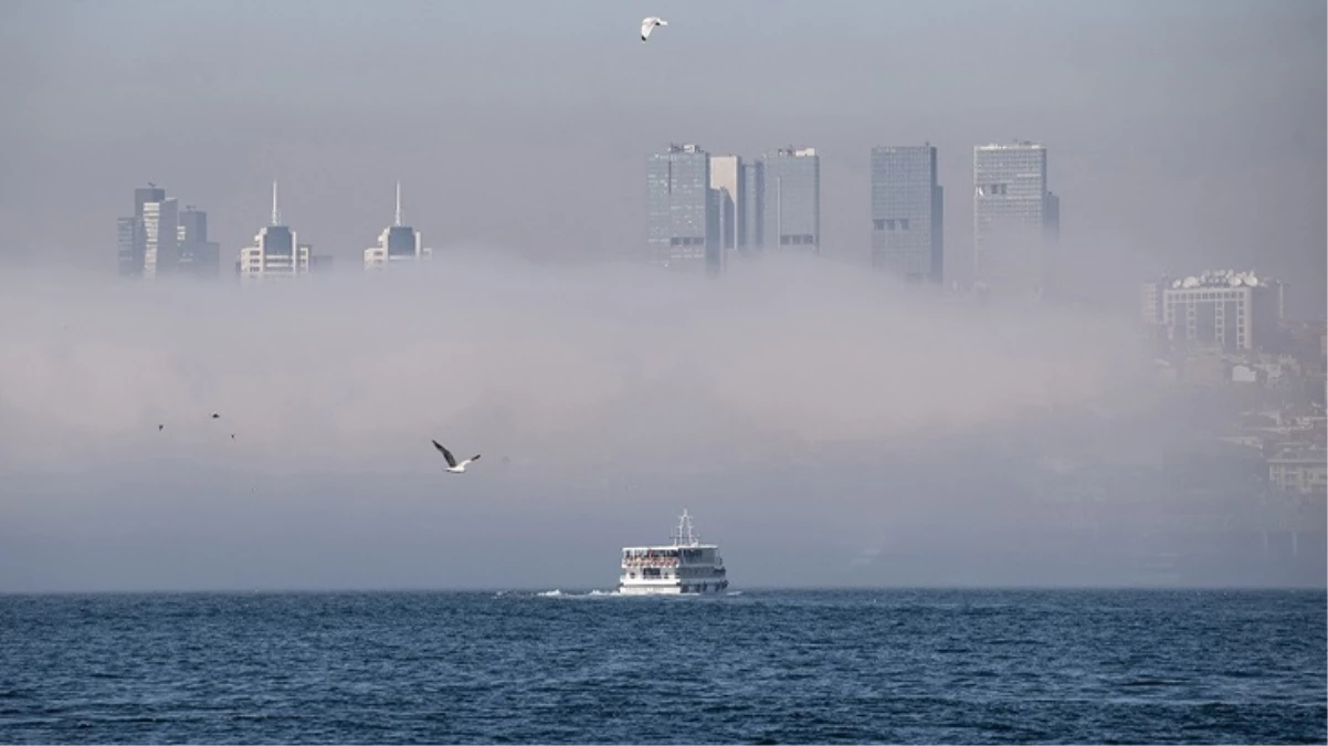 Yoğun sis İstanbul’da ulaşımı felç etti!