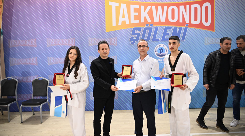 Tuzla Belediyesi Spor Akademisi öğrencilerinden tekvando şöleni