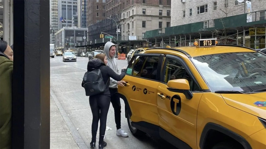 Eylem Tok ve oğlu New York’ta görüntülendi!