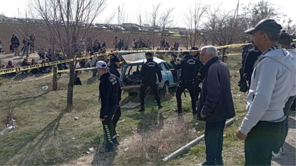 Konya’da otomobilin otobüs durağına daldı: 3 ölü