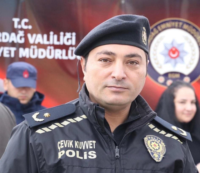 Depremzedelerin yardım malzemelerini evine götüren emniyet müdürü öldü