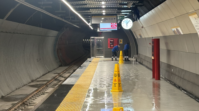 İstanbul'da Yenibosna metro istasyonunu su bastı