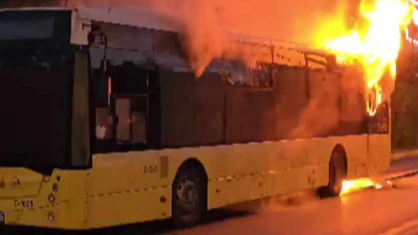 Sultanbeyli’de İETT otobüsü alev alev yandı