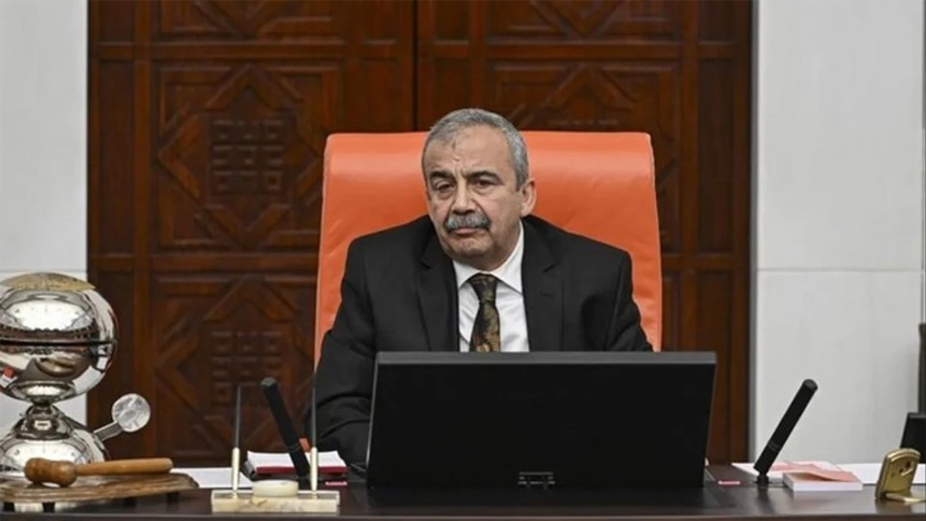 Sırrı Süreyya Önder TBMM’de oturumu yönetirken rahatsızlandı
