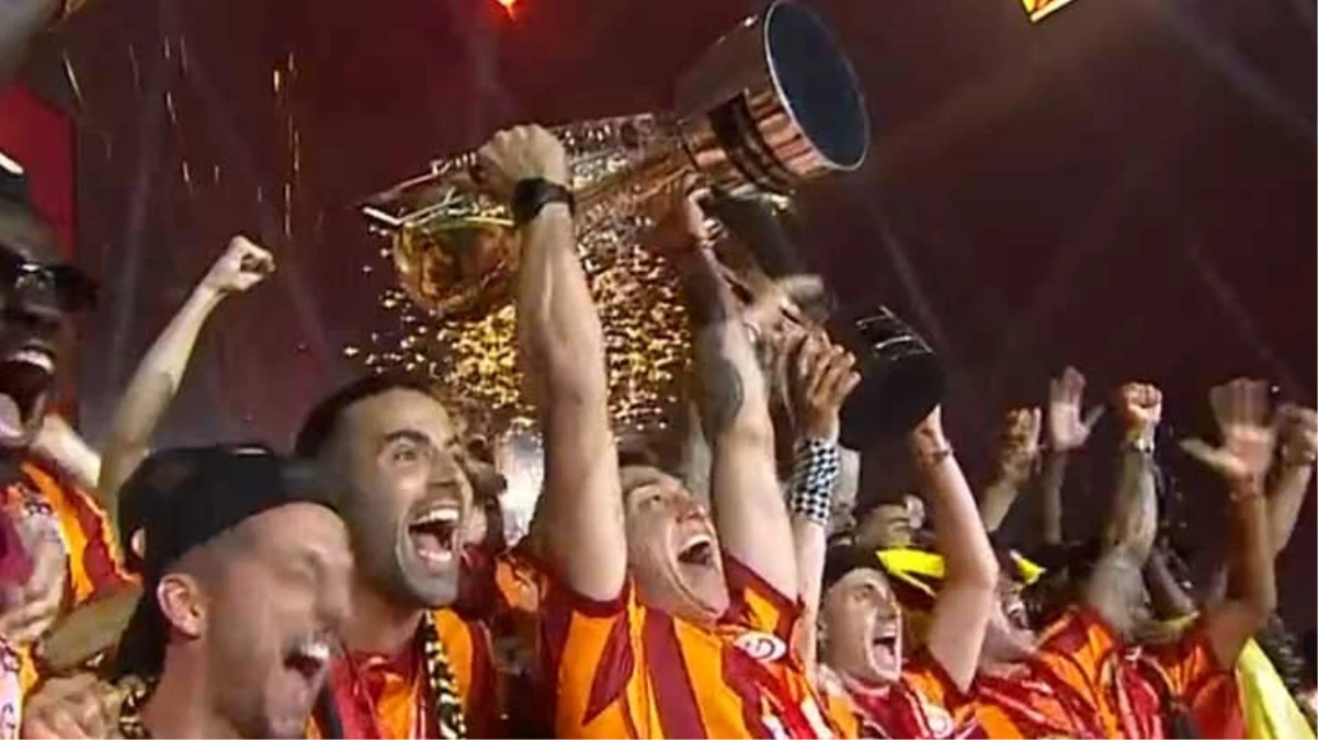 Galatasaray 2 Kupa birden kaldırdı!