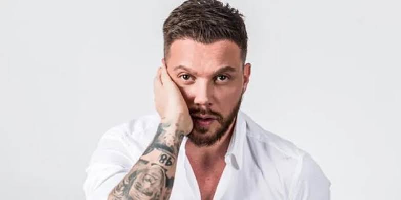 Sinan Akçıl kimdir ?