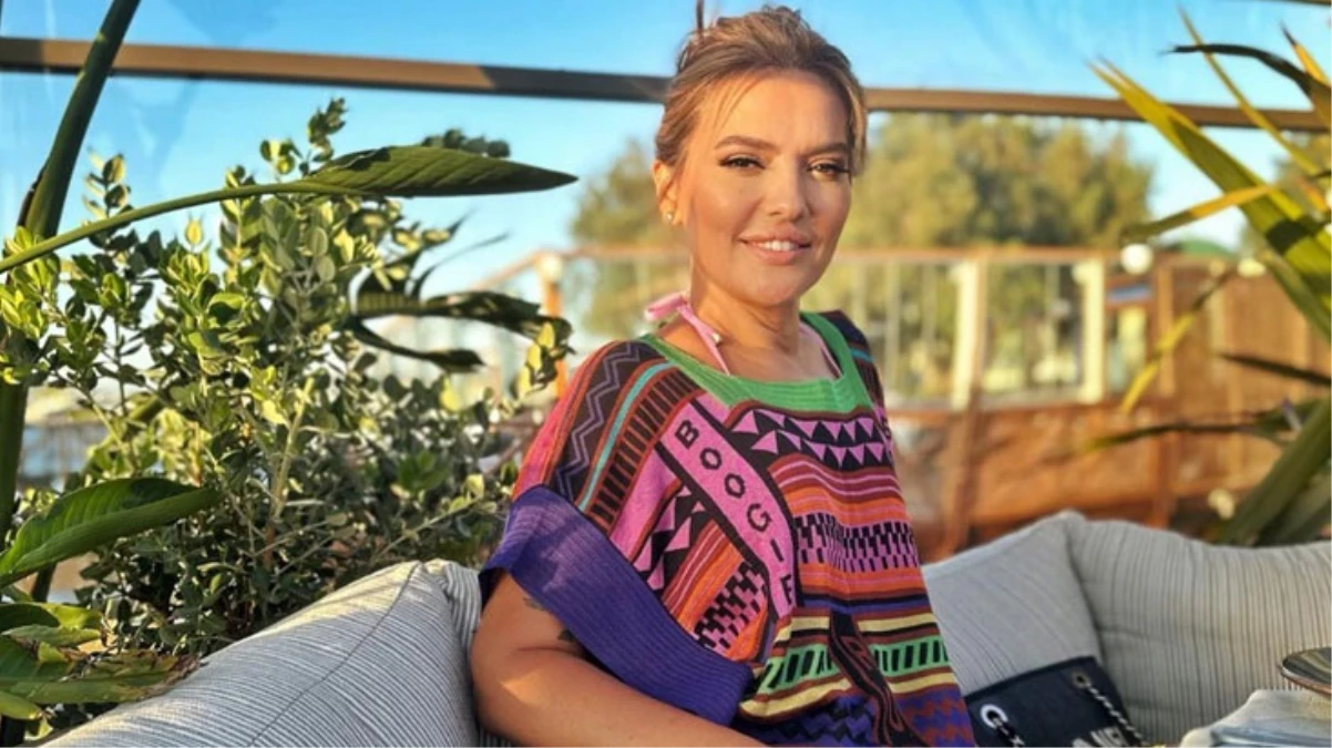 Demet Akalın photoshopun dozunu kaçırınca göbek deliğini yok etti