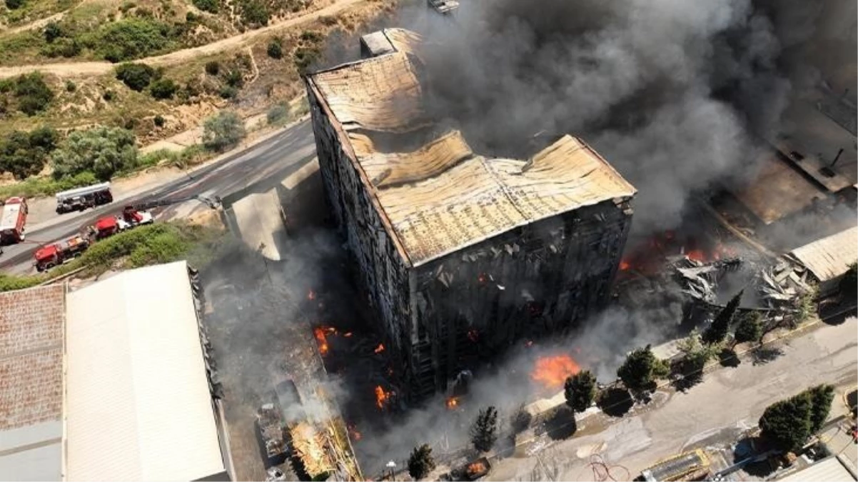 Tuzla’da yangın! Koca fabrika küle döndü