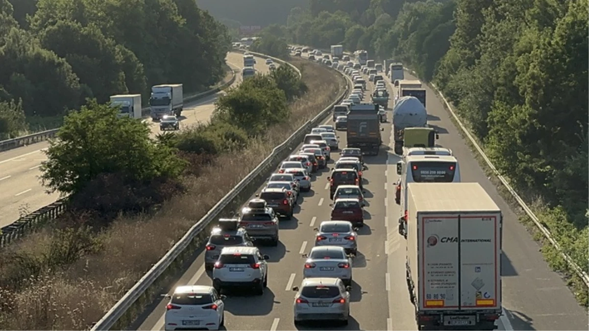 Tatilciler akın akın İstanbul’a dönüş yolunda!