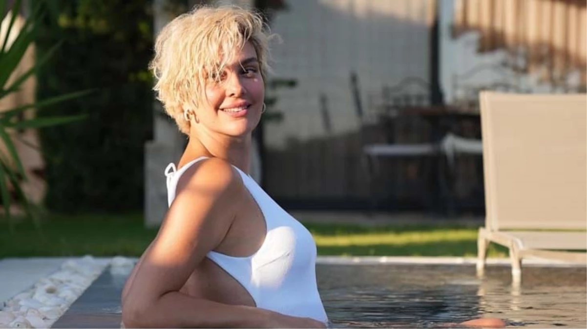 Bergüzar Korel mayolu pozlarıyla büyüledi