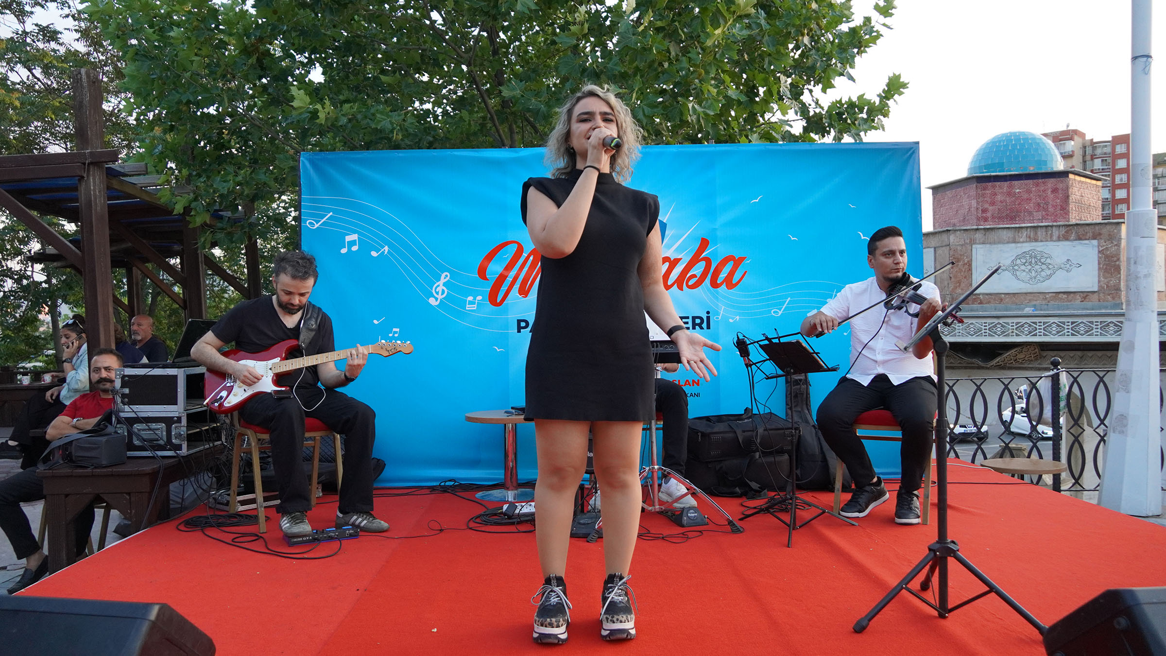 Eğlencenin adresi yaza merhaba konserleri