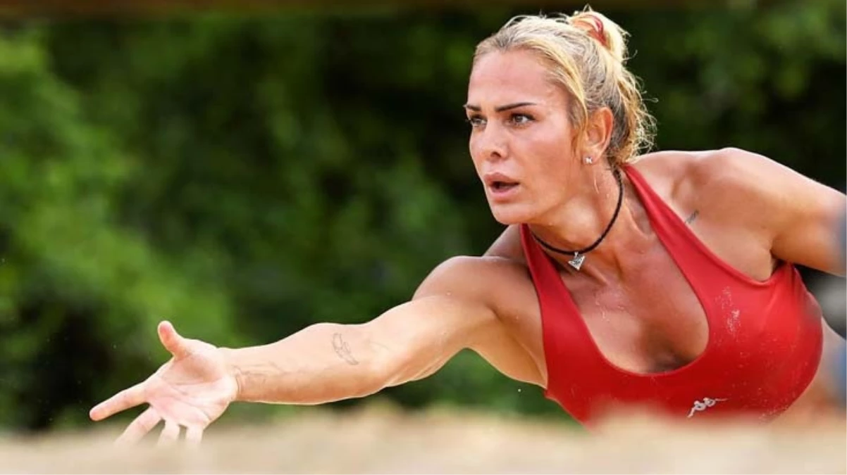 Nagihan Karadere’nin başı saplantılı hayranlarıyla dertte!