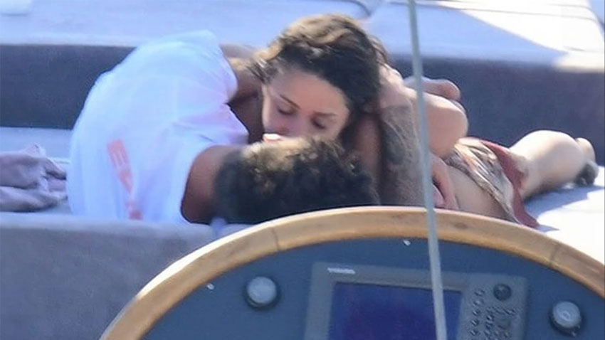 Zeynep Bastık ve Serkay Tütüncü dudak dudağa!