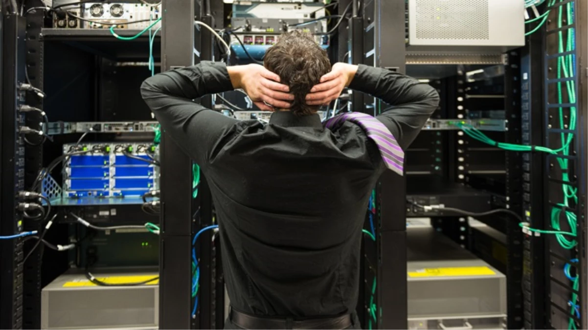 Uçuşlar durdu, para çekilemiyor, hastaneler zorda!