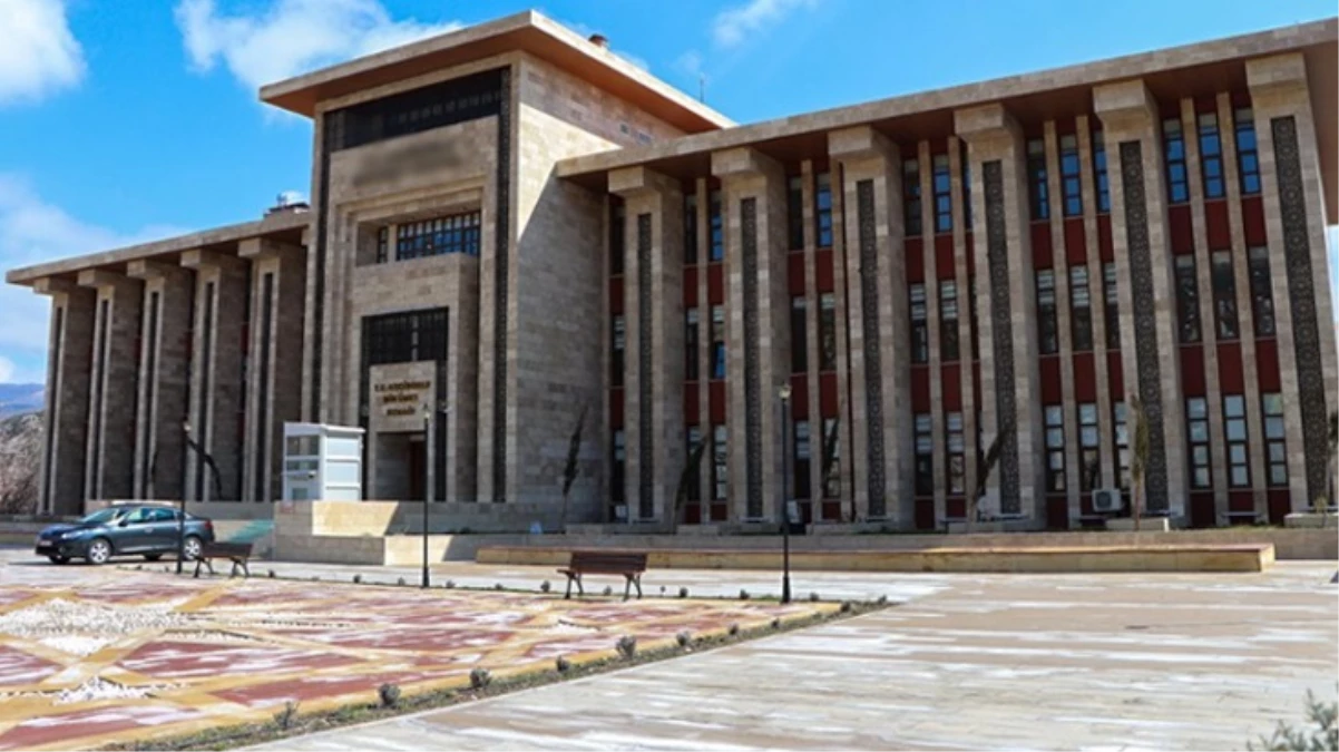 Keçiborlu hükümet konağına tepki yağıyor!