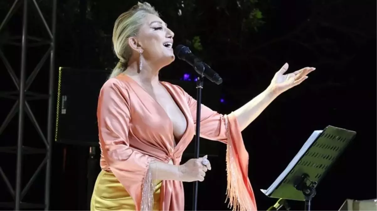 Muazzez Ersoy’un sutyensiz tarzına tepki yağdı