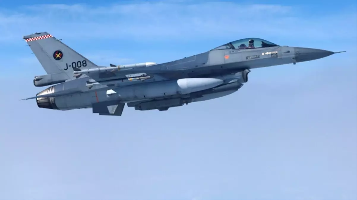 Ukrayna’da F-16 savaş uçağı düştü