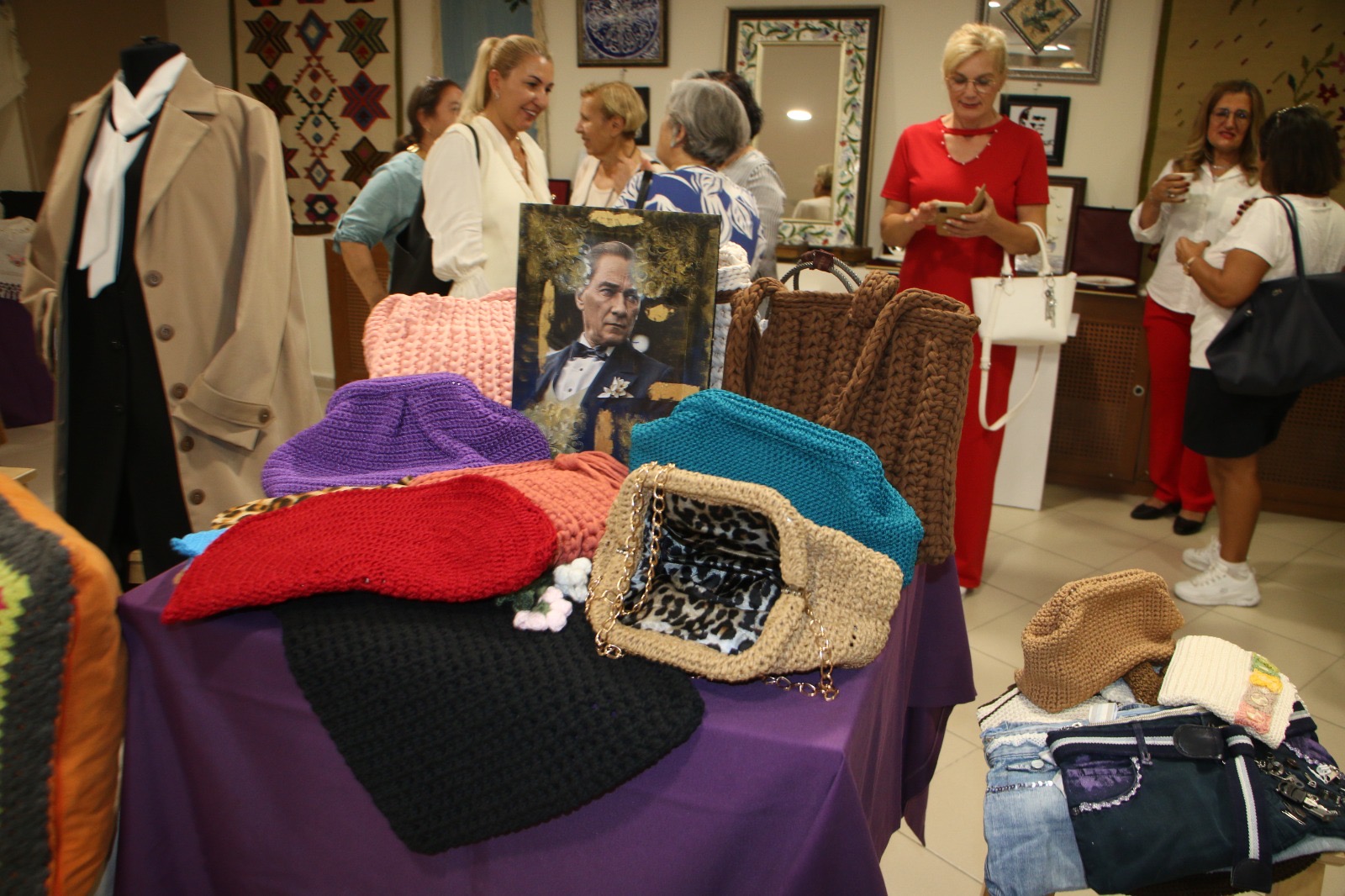 Kartal Belediyesi meslek edindirme kursları tanıtım sergisi açıldı