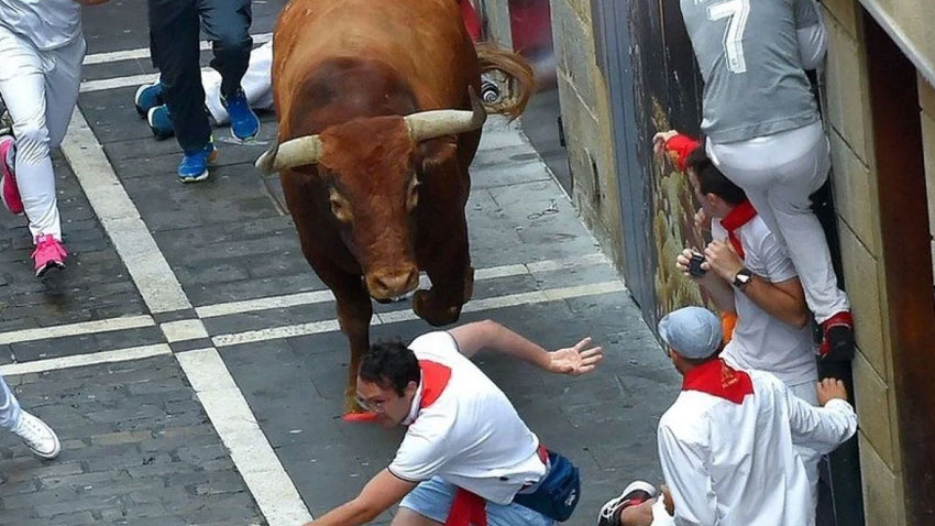 İspanya’da boğa koşusu can aldı!
