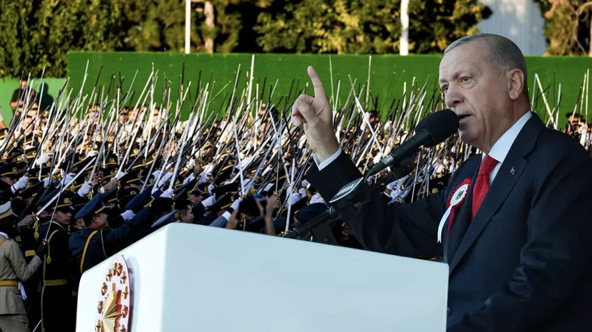 Teğmenlerin kılıçlı yeminine sert tepki!