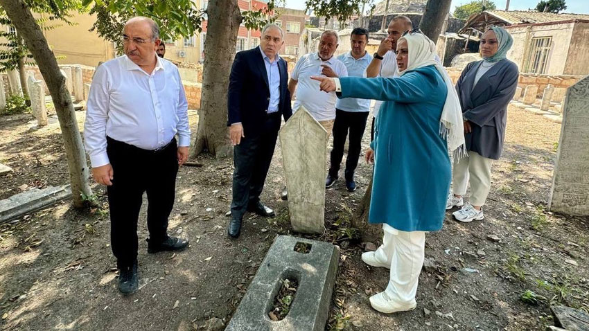 Başkan Turan, Bıçakçı Alaaddin Camii Haziresi’nin Restorasyon Çalışmalarını İnceledi