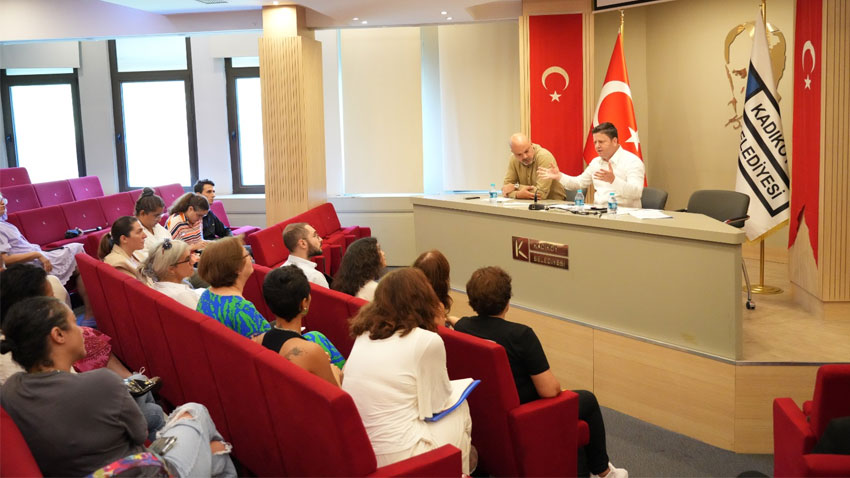 Kadıköy Belediyesi hayvanseverlerle toplantılar yapıyor