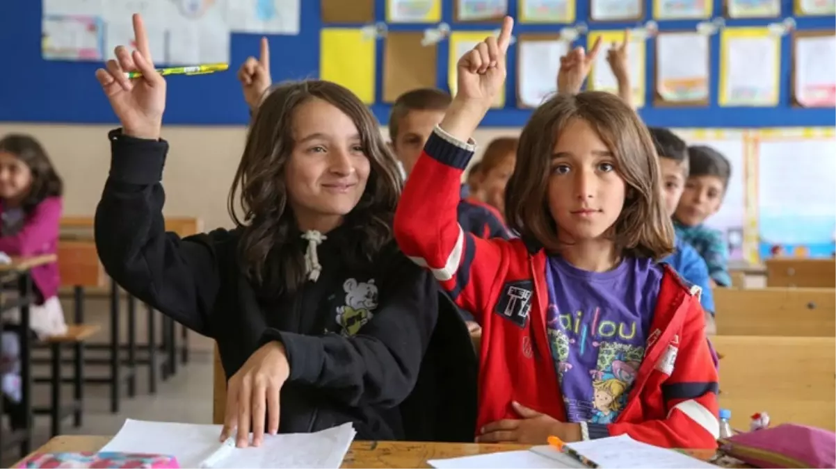 MEB okullarda cep telefonunu yasakladı