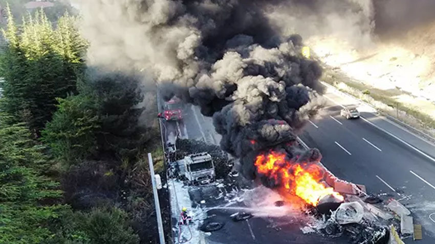 Yakıt tankeri kamyonla çarpıştı: 48 kişi hayatını kaybetti