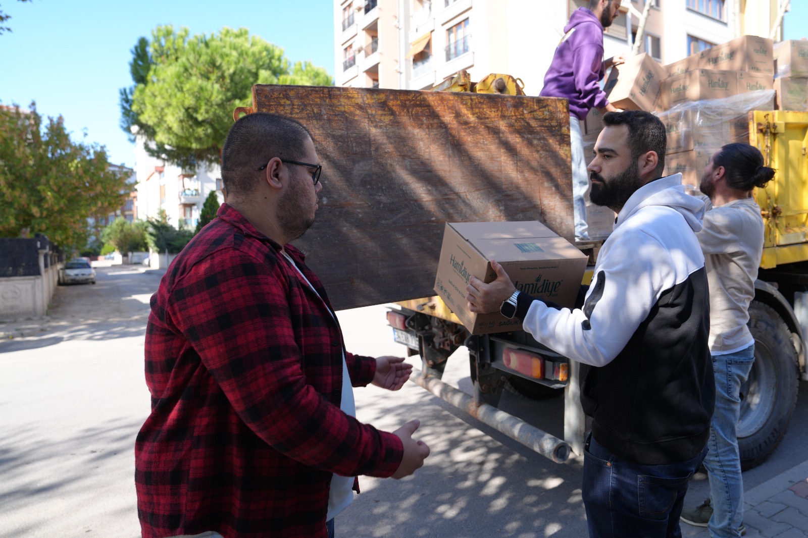 Kartal Belediyesi amatör spor kulüplerine içme suyu desteğini sürdürüyor