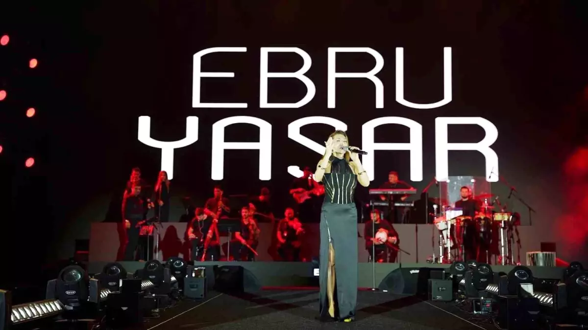 Ebru Yaşar Diyarbakır’ı salladı
