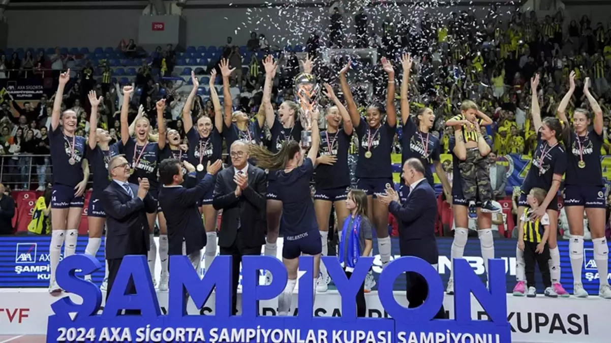 Fenerbahçe Şampiyonlar Kupası’nı müzesine götürdü