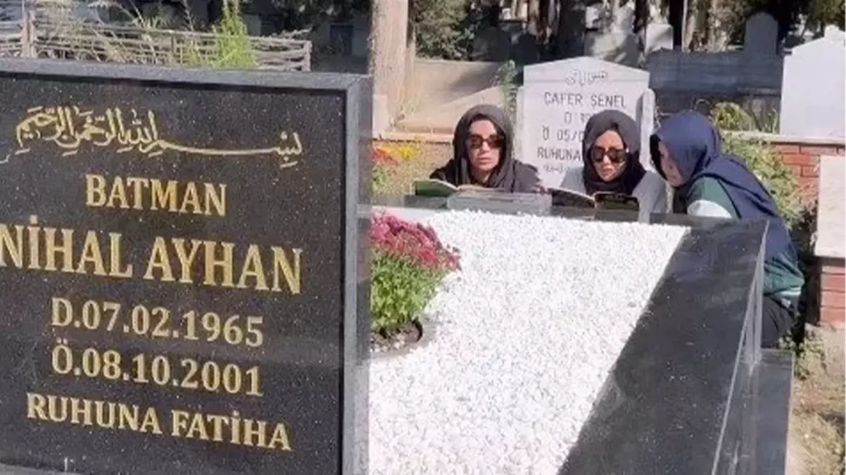 Dilan Polat kabir ziyaretini bile şova dönüştürdü!