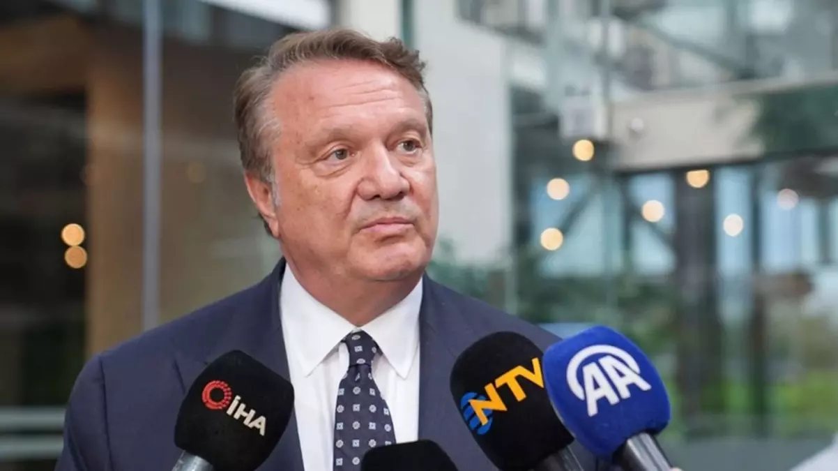 Hasan Arat Beşiktaş başkanlığını bıraktı