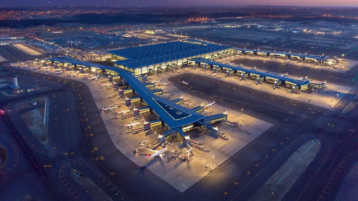 Havalimanlarında görülmemiş yoğunluk