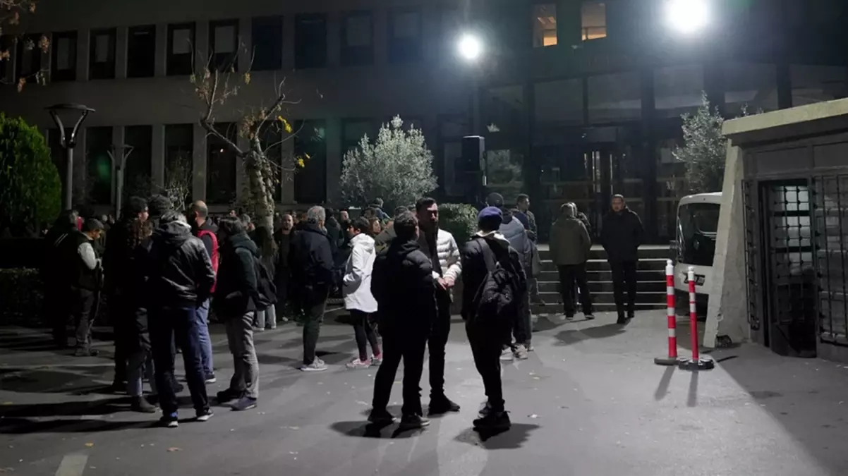 Belediye işçilerinin grev kararı bir dakika sürdü