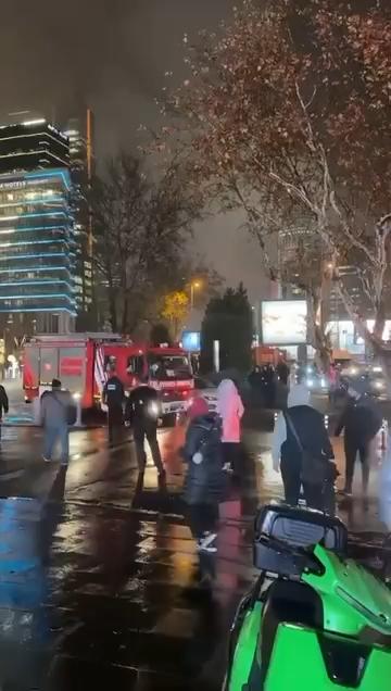 İstanbul'daki AVM'de korkutan yangın