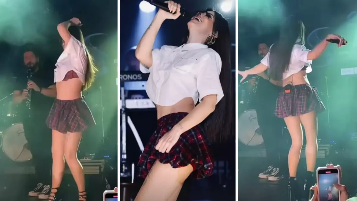 Simge Sağın sahneye kolej kıyafetiyle çıktı