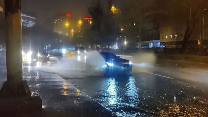 İstanbul’da sağanak yağış etkili oldu