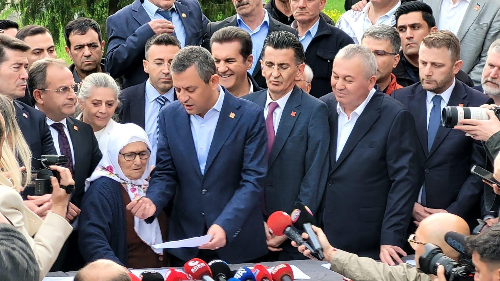 Özgür Özel İmamoğlu için imza kampanyası başlattı