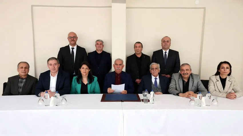 Abdullah Öcalan ailesi ile İmralı’da görüştü!