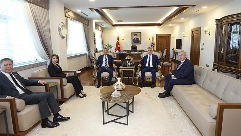 Özgür Özel: Kayyım siyaseten mümkün değil