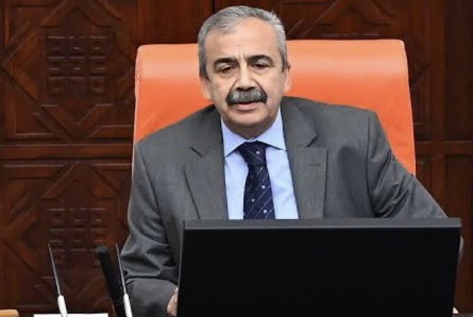 Sırrı Süreyya Önder kalp krizi geçirdi