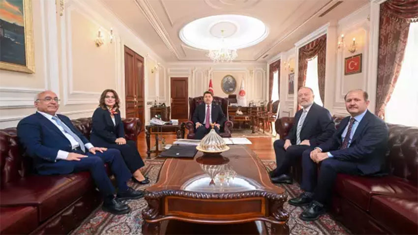 Öcalan gazetecilerle görüşmek istiyor