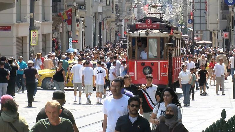İstiklal Caddesi’nde bayram yoğunluğu