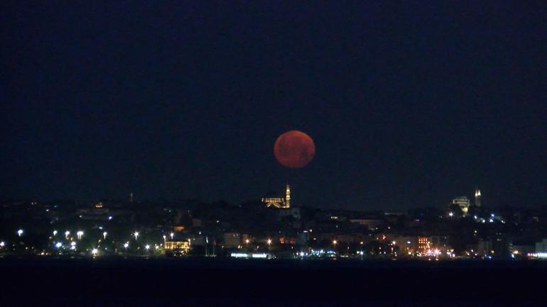 Yazın habercisi 'Çilek Dolunayı', eşsiz görüntüler oluşturdu
