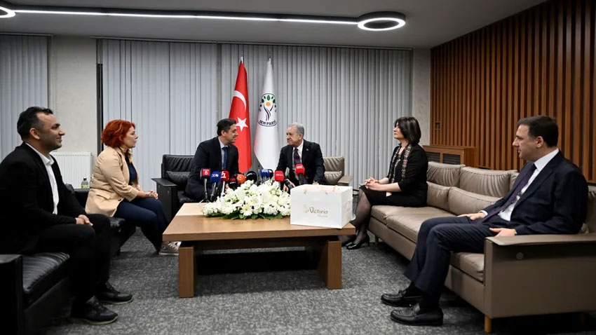 DEM ile MHP arasında ‘çay’lı bayramlaşma!