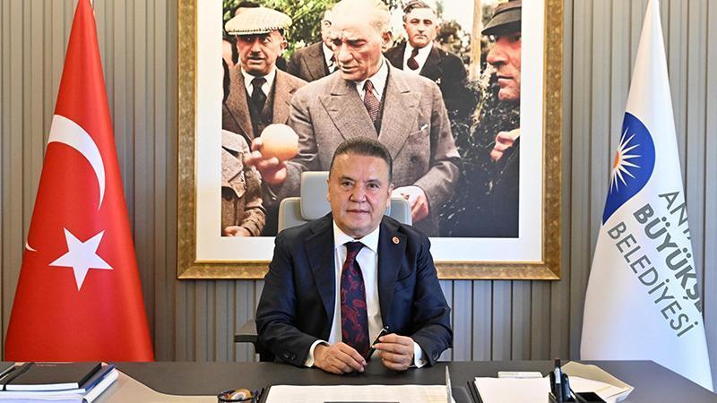 Muhittin Böcek hastaneye kaldırıldı