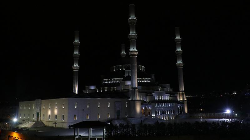 Türkiye’de tüm camilerde sela okundu