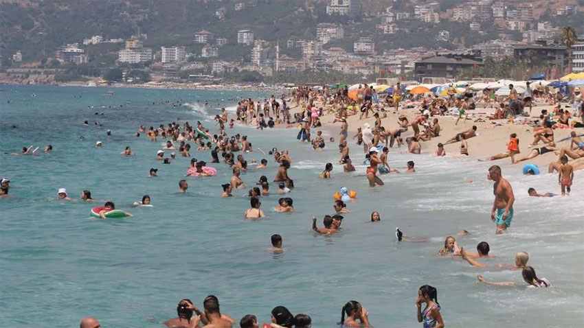 Bunaltan sıcaklık; sahiller doldu taştı!